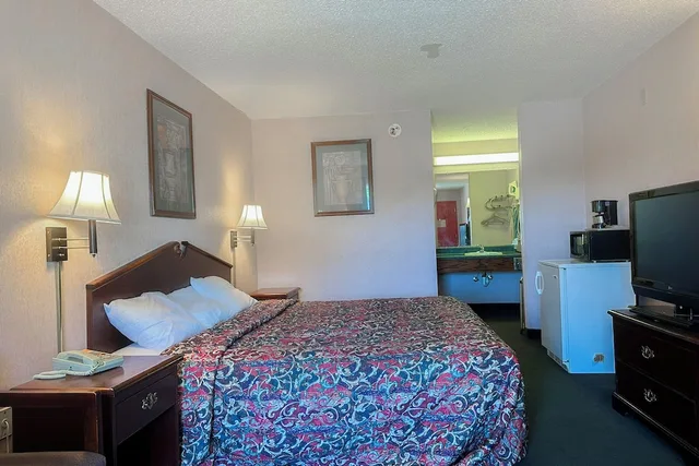 غرفة بسرير كينج، OYO Hotel East Macon I-75 6/10