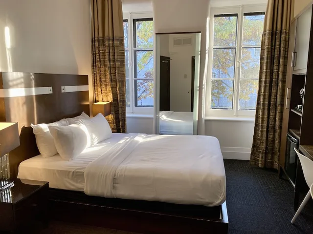 غرفة كلاسيكية بسرير كوين بإطلالة على المدينة، Hotel Sainte Anne 2/2