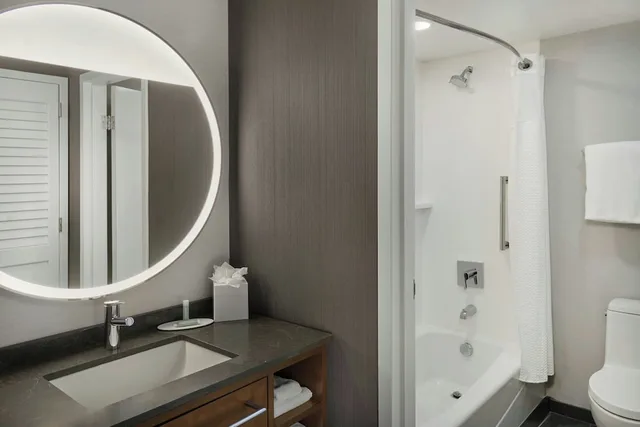 غرفة بسريرين كوين لذوي الإعاقة، Courtyard by Marriott Southfield 6/7