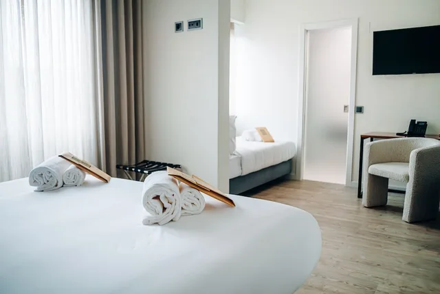 غرفة قياسية ثلاثية، Next Level Premium Hotel 1/4