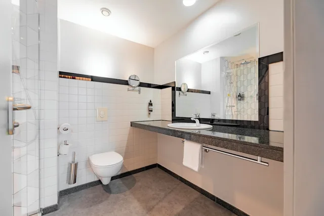 غرفة سوبيريور بسرير مزدوج، Premier Inn Cologne City Mediapark Hotel 2/3