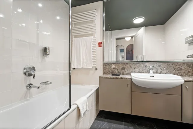 شقة بسرير مزدوج وسريرين منفصلين بغرفتي نوم، Adina Apartment Hotel Budapest 8/10