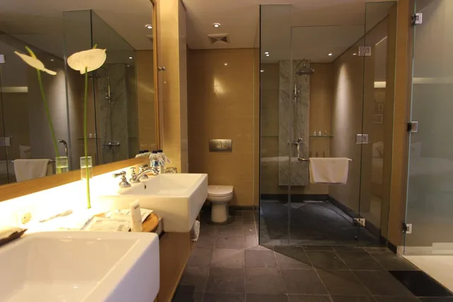 جناح بحوض استحمام، Ossotel Legian Bali 9/10