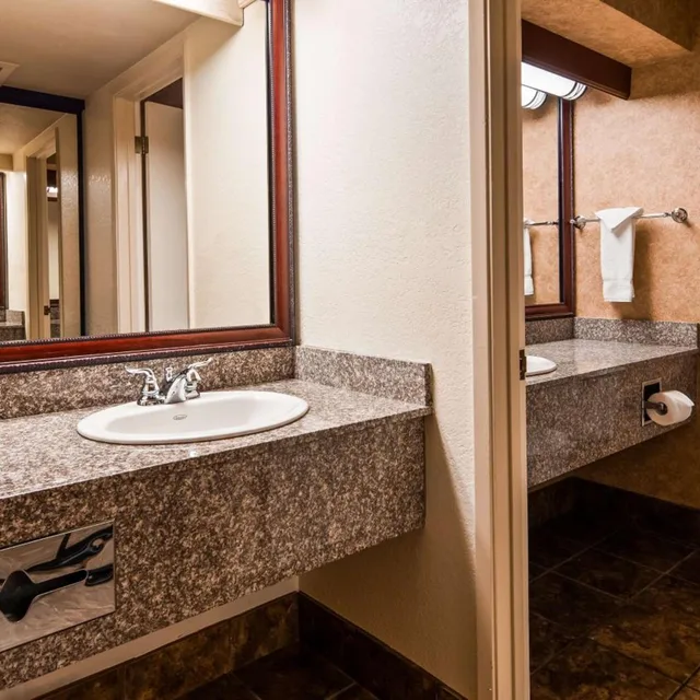 جناح بسريرين كوين وسرير كوين، Best Western Plus Humboldt House Inn 5/8