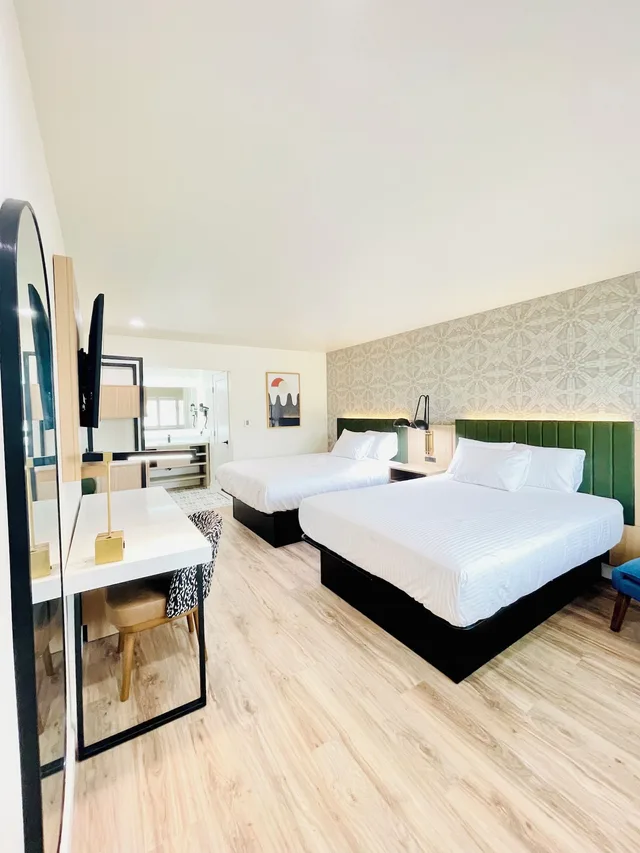 غرفة عائلية بسريرين كوين بغرفتي نوم، La Casa Inn 4/10