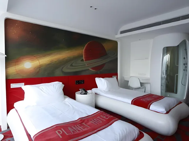 غرفة بريميير بسريرين منفصلين، Planet Hotel 2/5