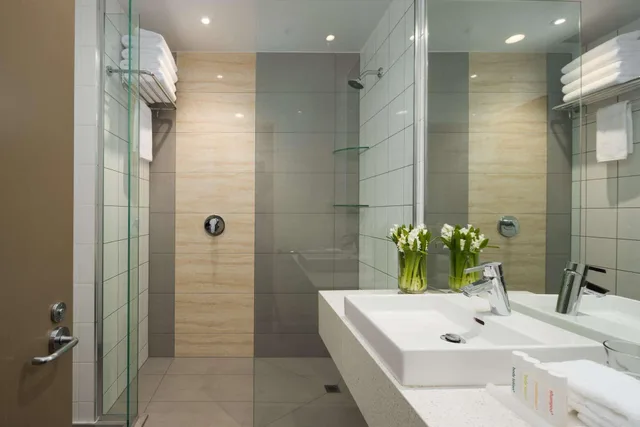 غرفة بريميوم بسرير كينج بإطلالة على المرفأ، Rydges Auckland 3/3