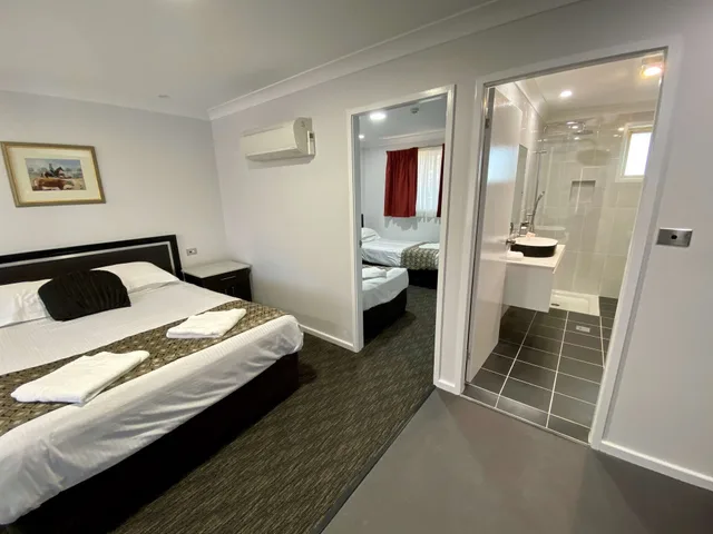 جناح تنفيذي بسرير كوين وسريرين منفصلين بمطبخ، Best Western Plus All Settlers Motor Inn 1/4