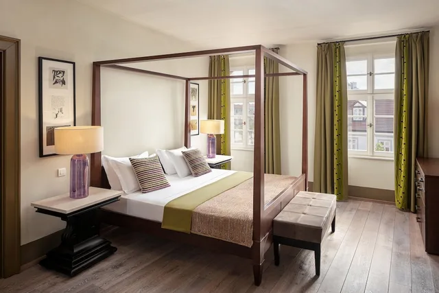 جناح تنفيذي بسرير كينج بإطلالة على المدينة بغرفة نوم واحدة، Augustine Hotel Prague 2/2