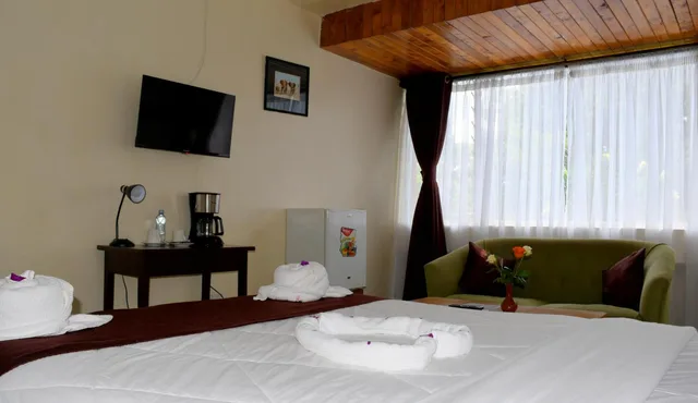 Deluxe, Golf Hotel Kakamega 8/10