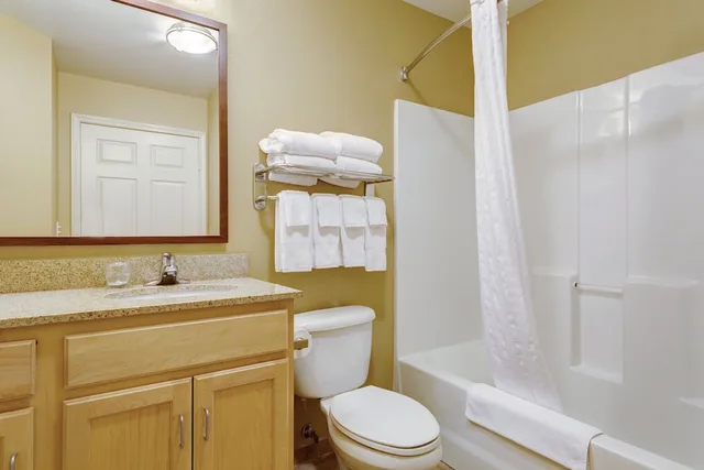 غرفة قياسية بسرير كوين، Candlewood Suites Paducah 3/7