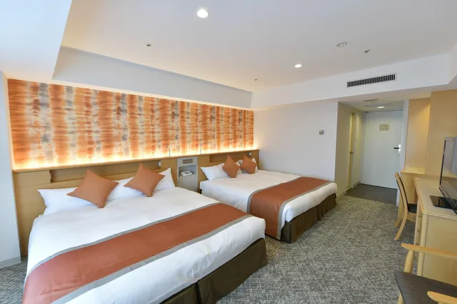 غرفة بسريرين منفصلين وسريرين كينج، Narita Tobu Hotel Airport 1/3