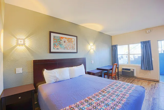 غرفة بسرير كينج لذوي الإعاقة لغير المدخنين، Sunrise Inn by OYO Titusville FL 2/10