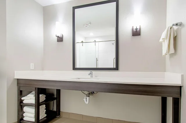 Upgrade, Suite, Multiple Beds، Comfort Suites Humble Houston IAH 2/3