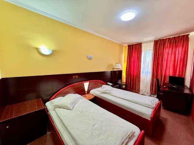 Standard, Twin Beds, Hotel Helin Aeroport 1/2