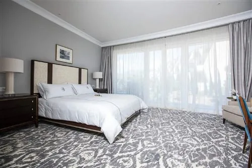 Deluxe, Single, Balcony, Royal Blue Hotel 2/3