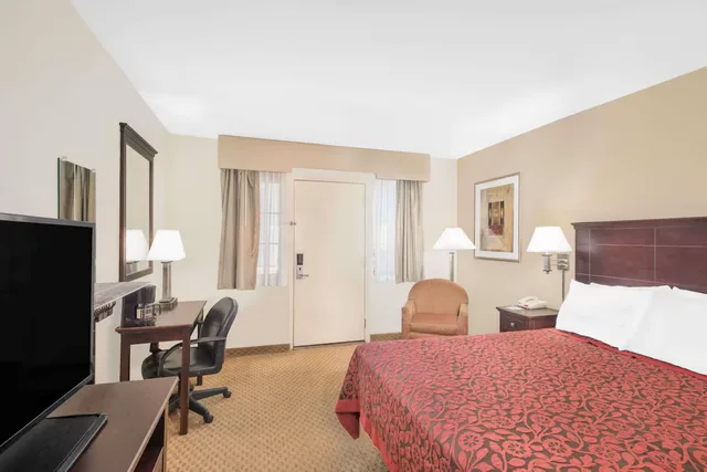 غرفة ثلاثية بسرير كينج، Days Inn by Wyndham Springfield/Phil.Intl Airport 2/2