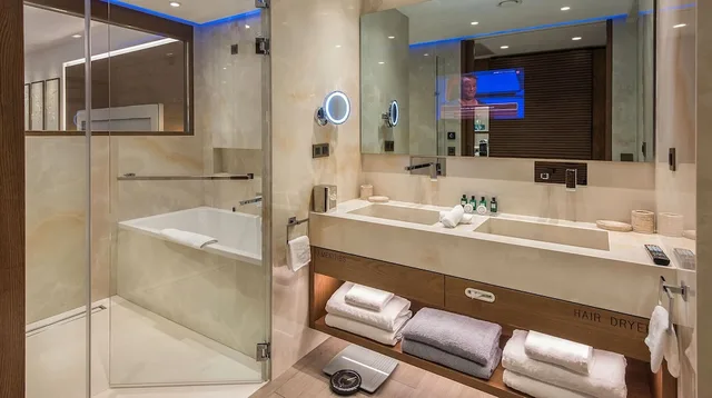 جناح جونيور ديلوكس بسرير كينج بإطلالة على البحر مع أريكة بمسبح خاص، Nana Princess Suites Villas Spa 3/6