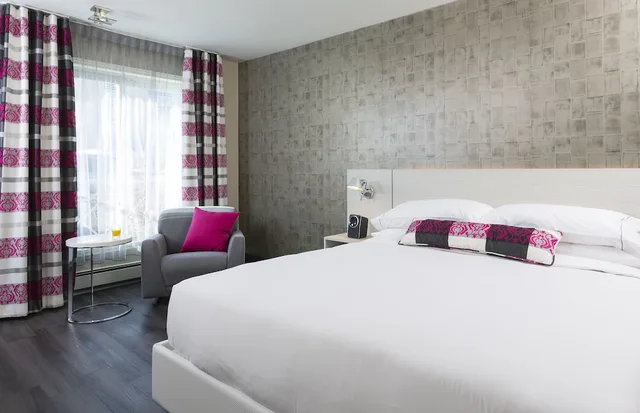 غرفة كومفورت بسرير كينج، Hotel Sepia 1/2