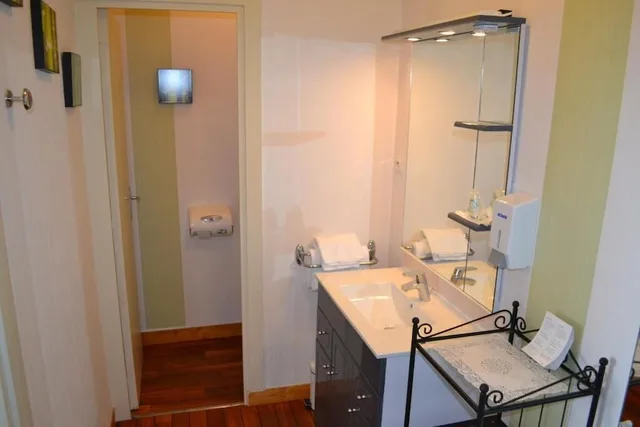 غرفة سوبيريور بسرير كوين، HOTEL FONTAINE 3/4