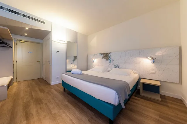 غرفة بسرير كينج وسرير كوين، AIRPORT HOTEL BERGAMO 1/1