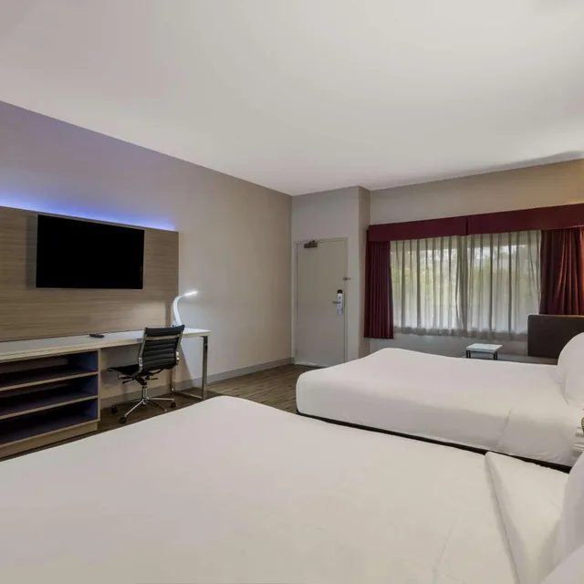 Room, King Bed, 2 Queen Beds, Freeway Side, Best Western Diamond Bar Hotel & Suites 1/4