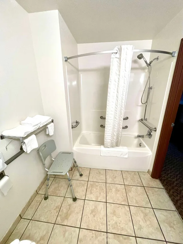 غرفة بسرير كوين لذوي الإعاقة، SureStay by Best Western Prince Frederick 4/4