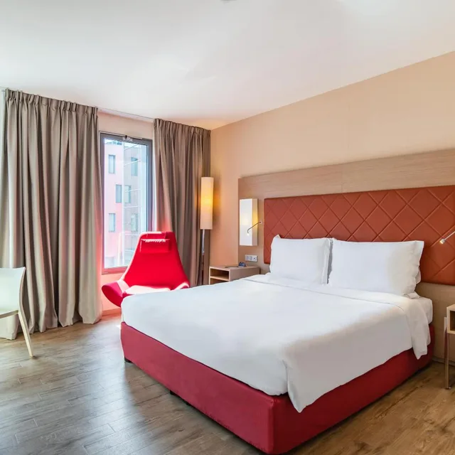 غرفة قياسية بسرير مزدوج بشرفة بإطلالة، Radisson Blu Hotel Toulouse Airport Formerly Radisson Sas 3/8