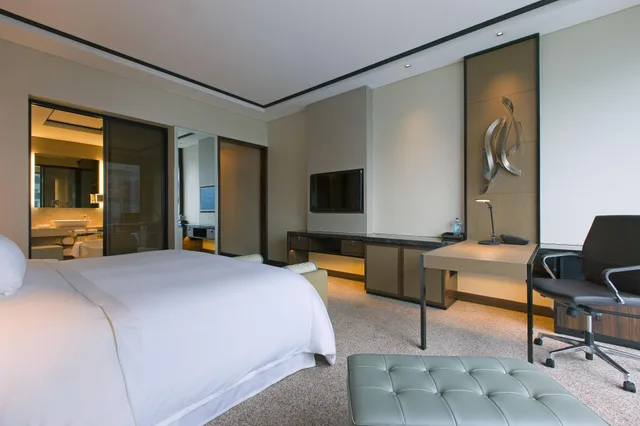 غرفة ديلوكس بسرير كينج، The Westin Singapore 2/6