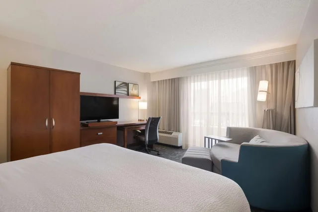 غرفة بسرير كينج لذوي الإعاقة، Sonesta Select Atlanta Midtown Georgia Tech 2/10