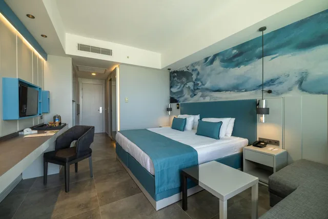 غرفة قياسية بإطلالة جزئية على البحر، Crystal Centro Resort 6/8