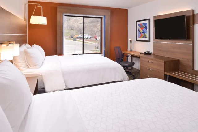 Standard, Double Bed, Holiday Inn Express Glenwood Springs Aspen Area, an IHG Hotel 3/5