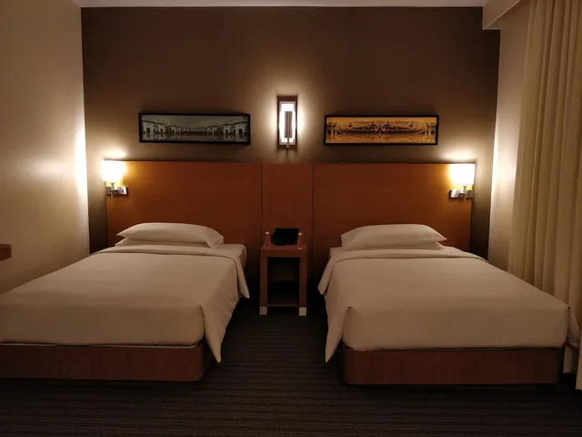 غرفة بسريرين منفصلين مع أريكة، Hyatt Place Hyderabad/Banjara Hills 2/3