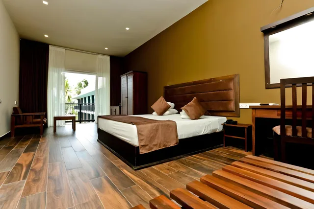 غرفة سوبيريور بسرير مزدوج وسريرين منفصلين، Golden Star Beach 1/1