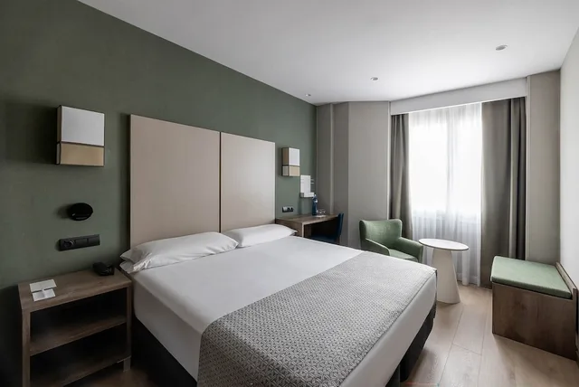 غرفة بريميوم مفردة بسرير مزدوج، Catalonia Albeniz Hotel 4/8