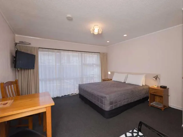 استوديو ديلوكس بسرير كينج، Edelweiss Motel 1/3