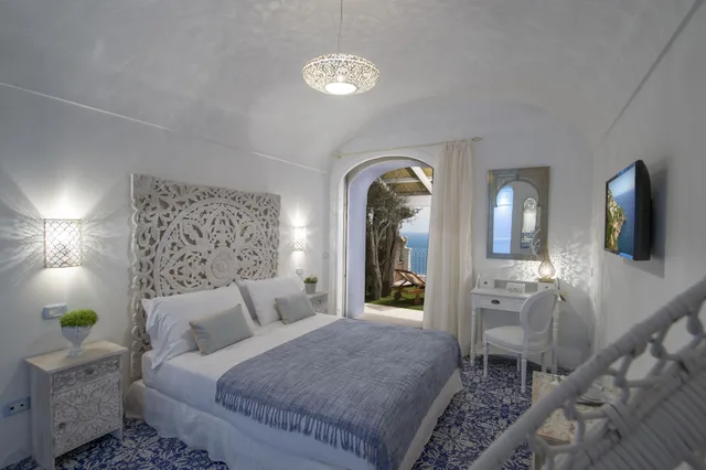 Junior Suite, 1 Queen and 1 Single Bed, Hot Tub, La Barbera 1/3