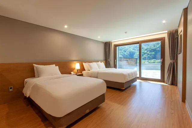 غرفة سوبيريور عائلية، Ramada by Wyndham Mungyeongsaejae 2/2