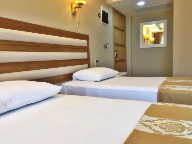 Room, Double or Twin Bed, Lateral Side Sea View، Feza Otel 1/10