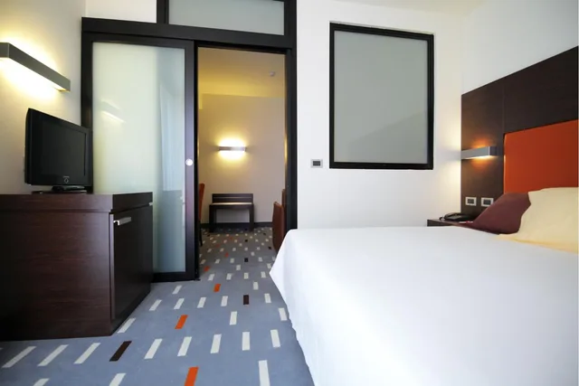 جناح، Hotel Major 3/7
