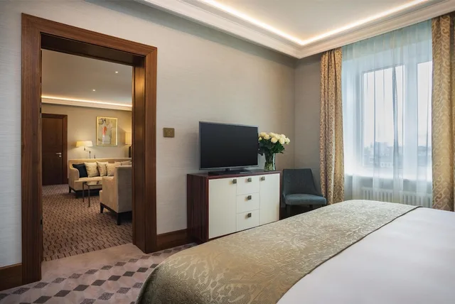 جناح ديلوكس بسرير كينج بإطلالة على المتنزه، Grand Hotel Kempinski Riga 3/3
