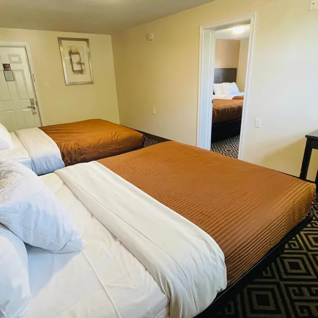 جناح عائلي، The Universal Inn And Suites 1/6