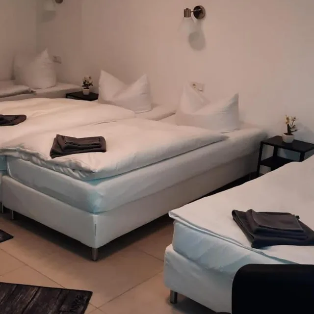غرفة رباعية، Hotel Garni Nuernberger Trichter 2/5