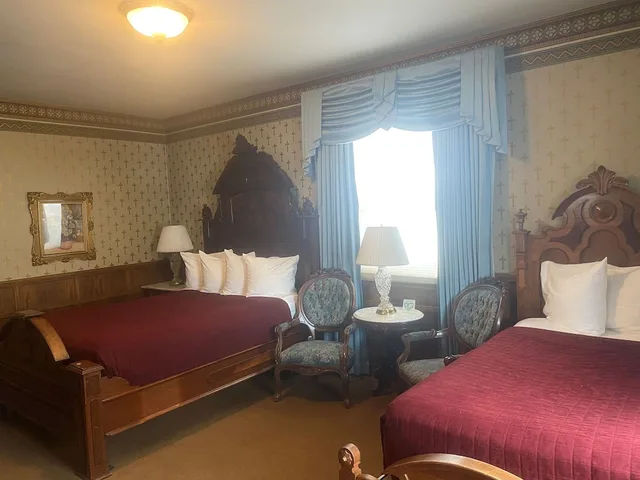 غرفة كلاسيكية بسرير كوين وسرير فردي، HISTORIC STRATER HOTEL 2/10