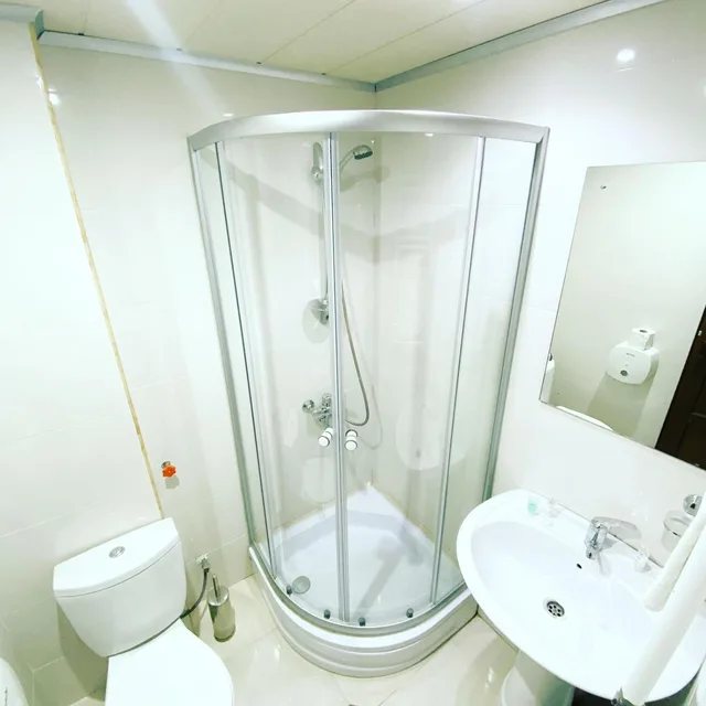 غرفة بسريرين منفصلين بشرفة، Hotel Banguriani 8/10
