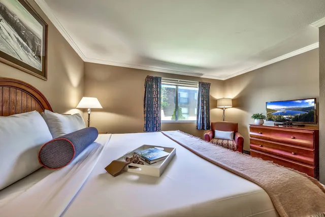 1 Bedroom, Deluxe, Suite, King Bed, Pool Side, Sofa، Forest Suites Resort At Heavenly Village 1/7