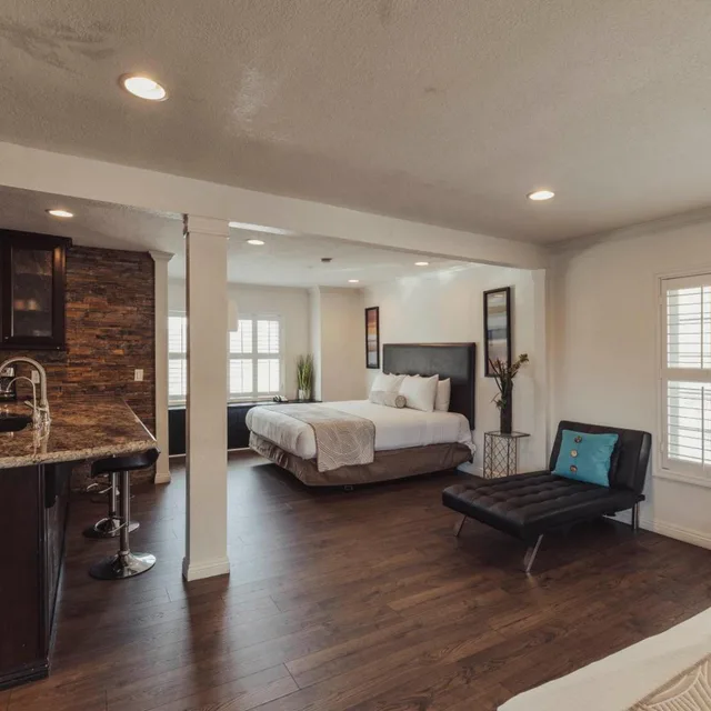 Family Suite, Dixie, 2 Bathrooms, The Dixie Hollywood 6/10