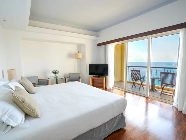 جناح تنفيذي بسرير مزدوج وسريرين منفصلين بإطلالة على البحر بغرفتي نوم، Thalassa Boutique Hotel and Spa - Adults Only 1/4