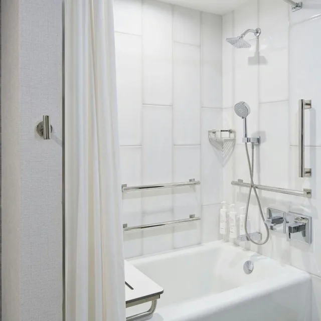 Room, King Bed, Sofa, Accessible, Las Vegas Marriott 7/10