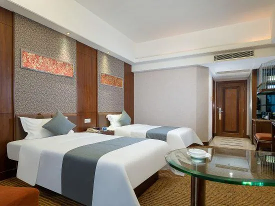 Room, 1 Queen and 1 Double Bed, Quadruple, The Clipper Hotel 3/3